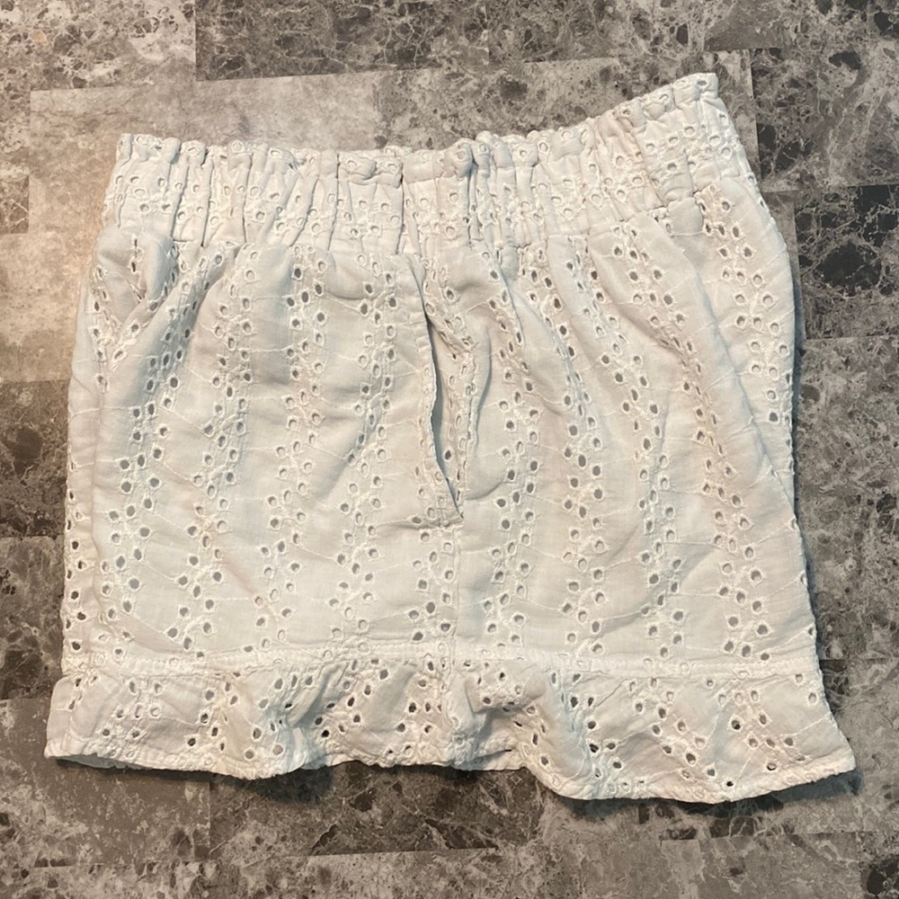 Hollister White Eyelet Shorts - Size Extra Small